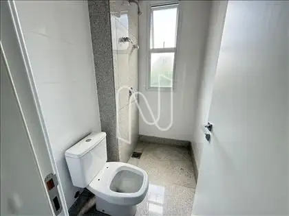 Banheiro semi-suíte