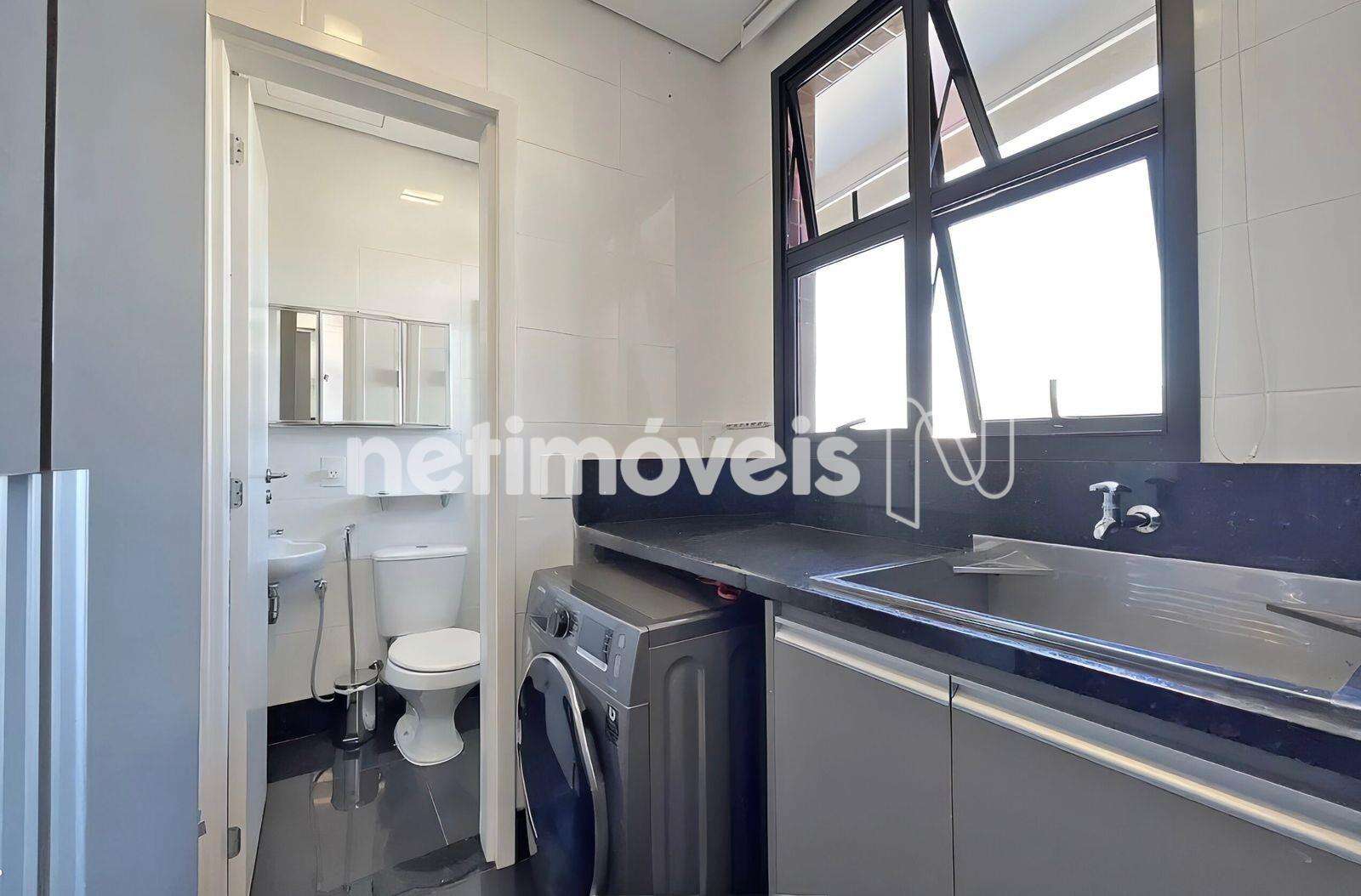 Área de serviço com banho 