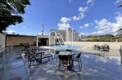Área de lazer com piscina