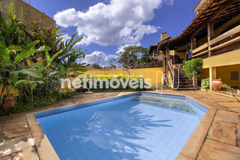 Área de lazer com piscina 