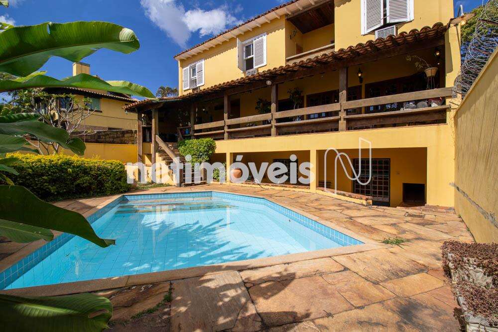 Área de lazer com piscina 