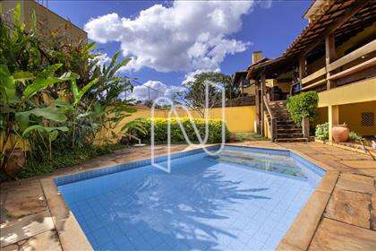 Área de lazer com piscina 