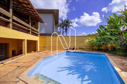 Área de lazer com piscina 
