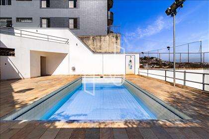 Área de lazer com piscina 