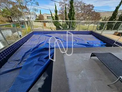 Área de lazer com piscina