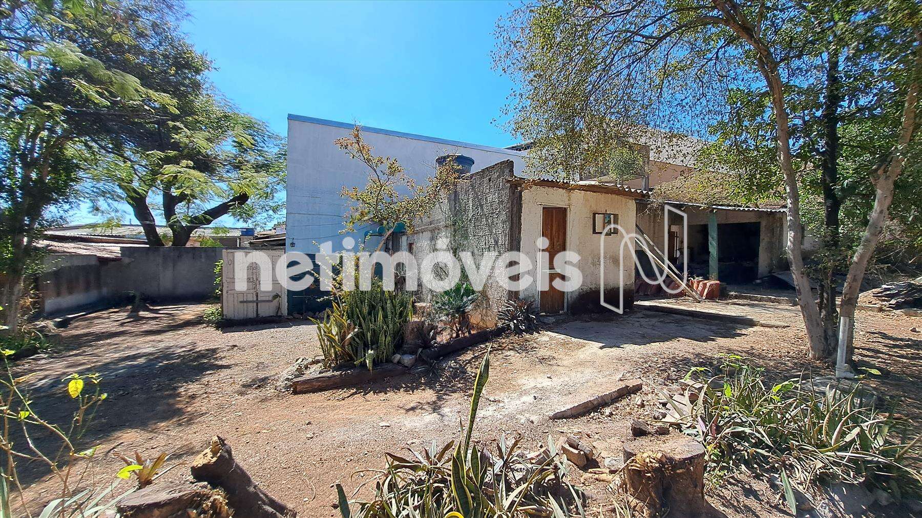 Casas antigas no local