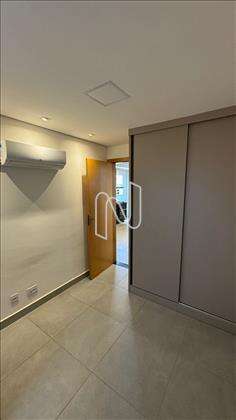 Quarto com armário
