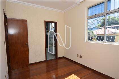 1° pavimento - Quarto suíte 01 com armário 