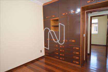 1° pavimento - Quarto 03 com armário  