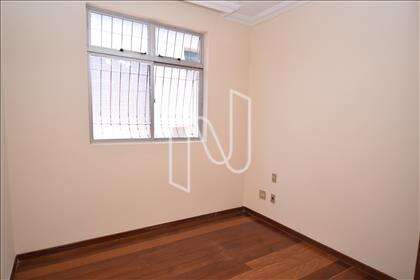 1° pavimento - Quarto 03 com armário  