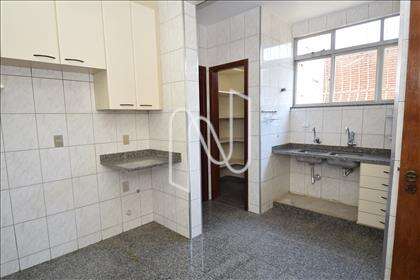 1° pavimento - Cozinha ampla com armários 