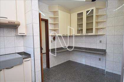 1° pavimento - Cozinha ampla com armários  