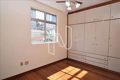 1° pavimento - Quarto suíte 01 com armário 