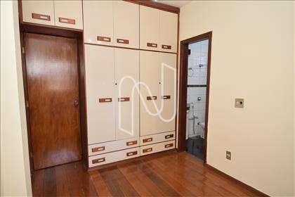  2° pavimento - Quarto suíte 06 com armário  