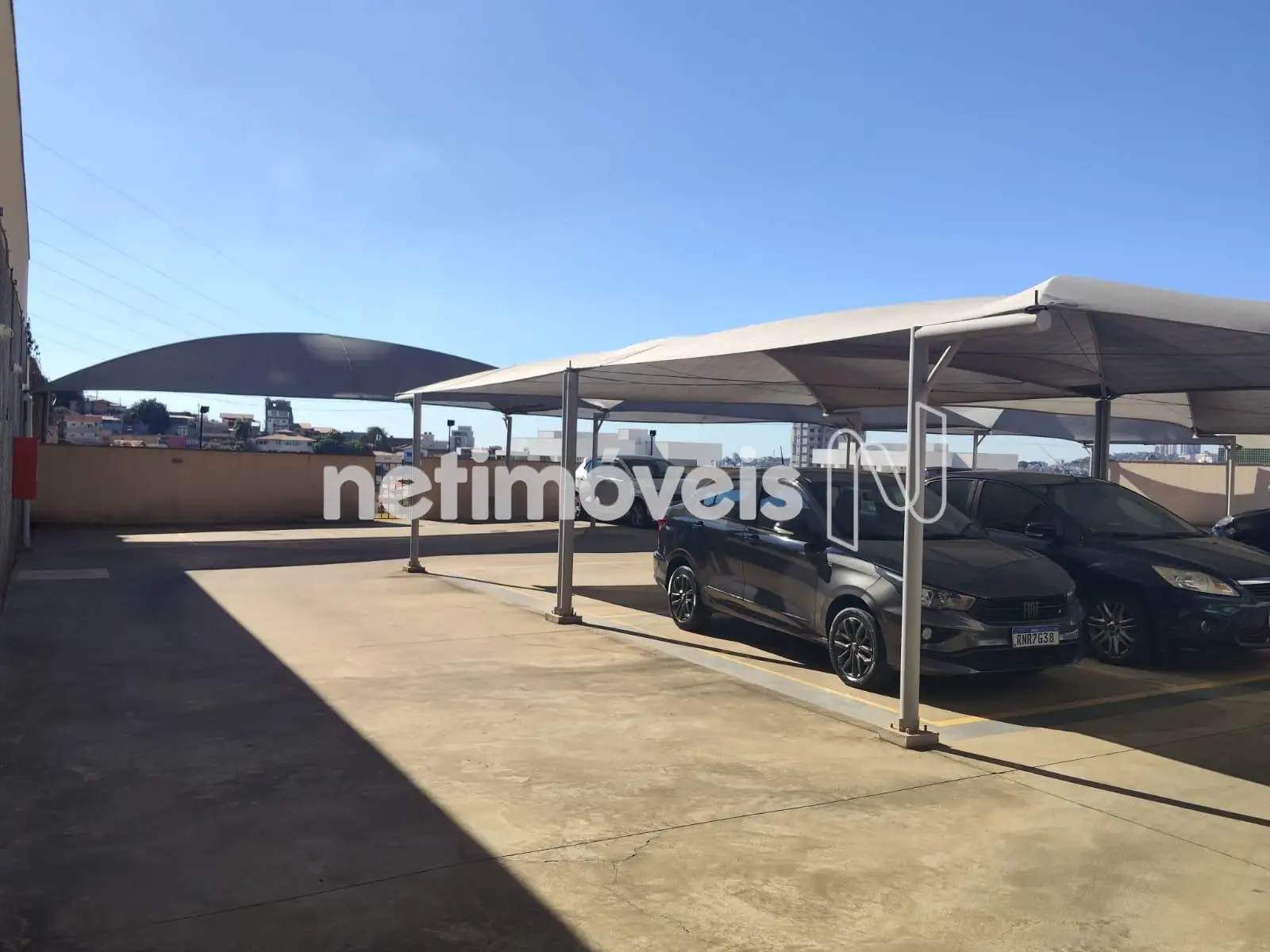 Garagem externa  o apt tem no subsolo