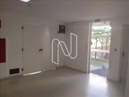 Saísa para o estacionamento externo e do subs