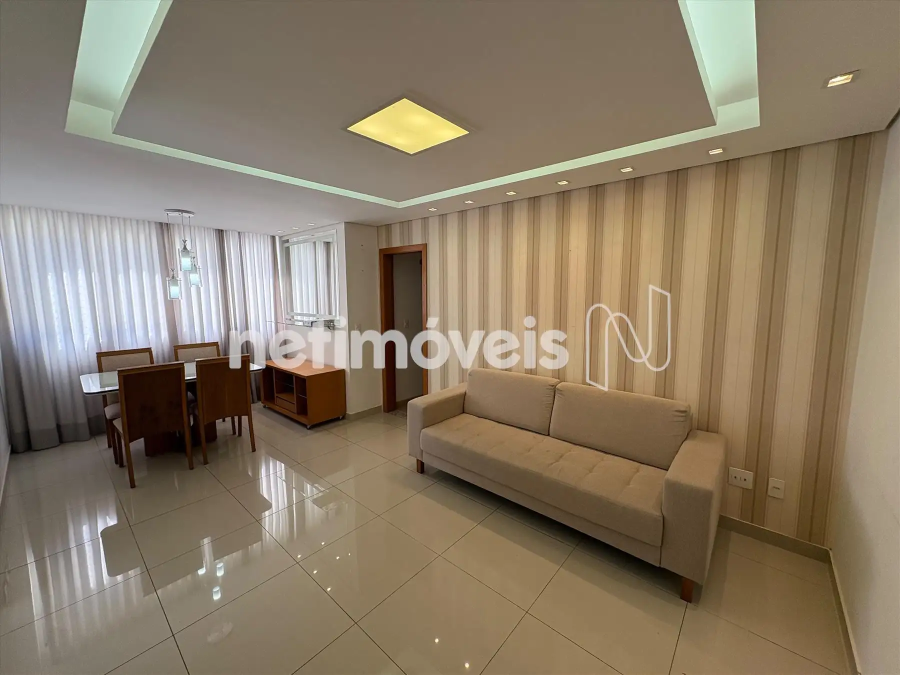 Sala conjugada com copa. 
