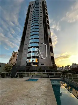 área piscina e fachada fundos