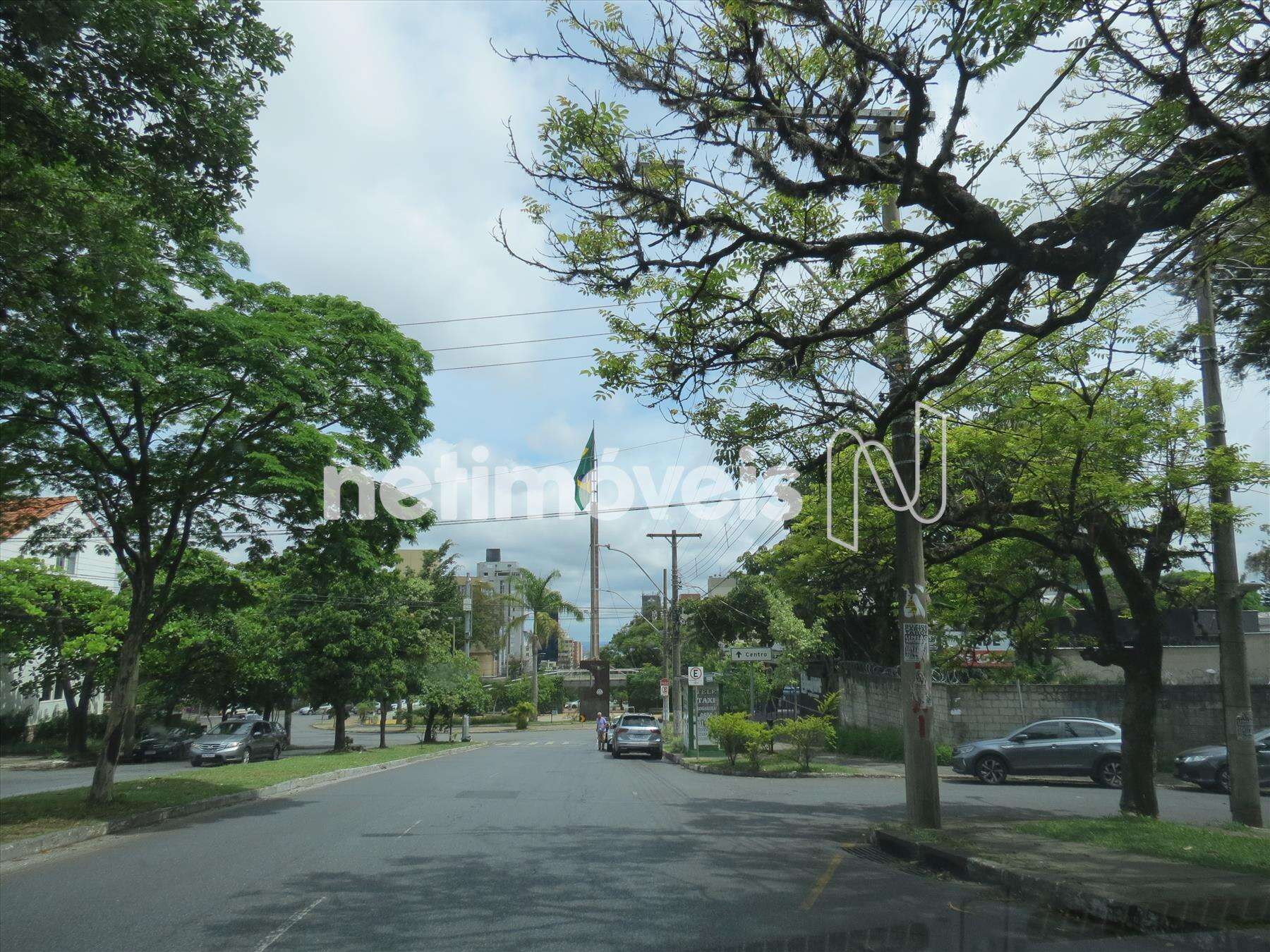 próximo a Praça da Bandeira