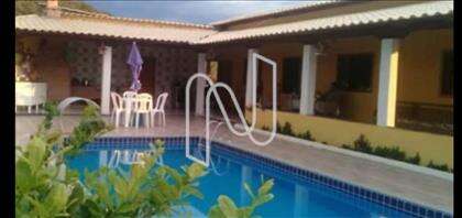 Área da piscina e espaço gourmet 