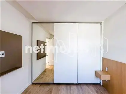não vem com armários 