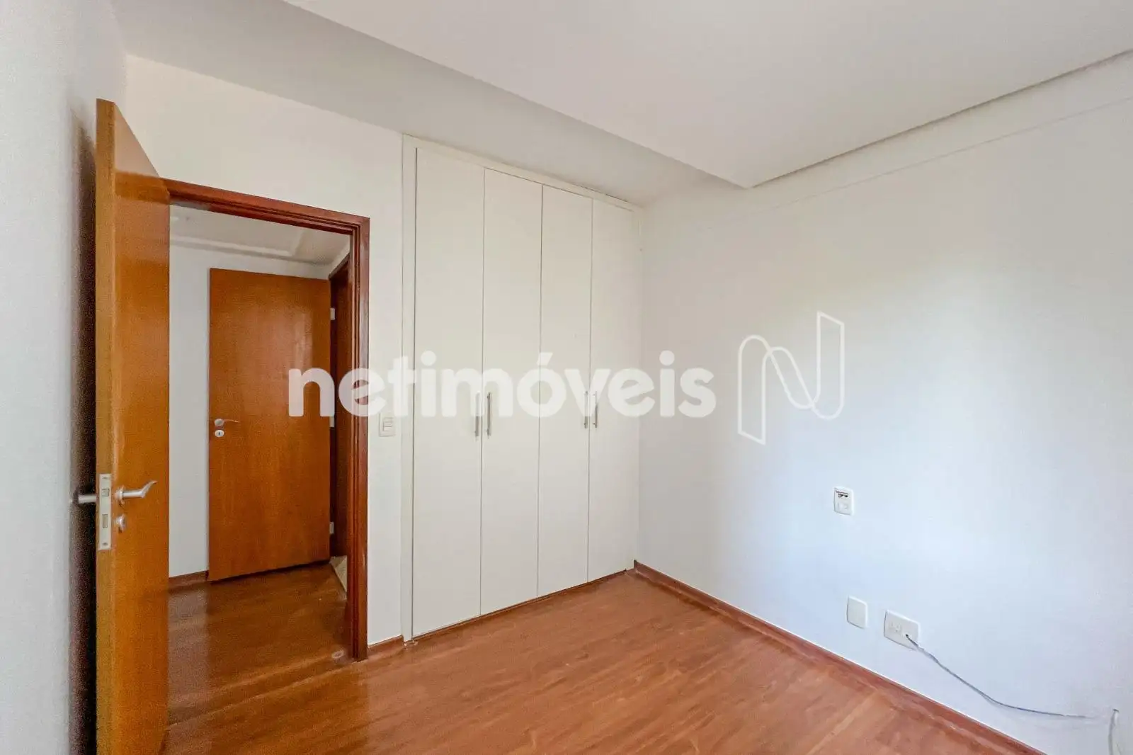 Quarto 03 -  com  armário 