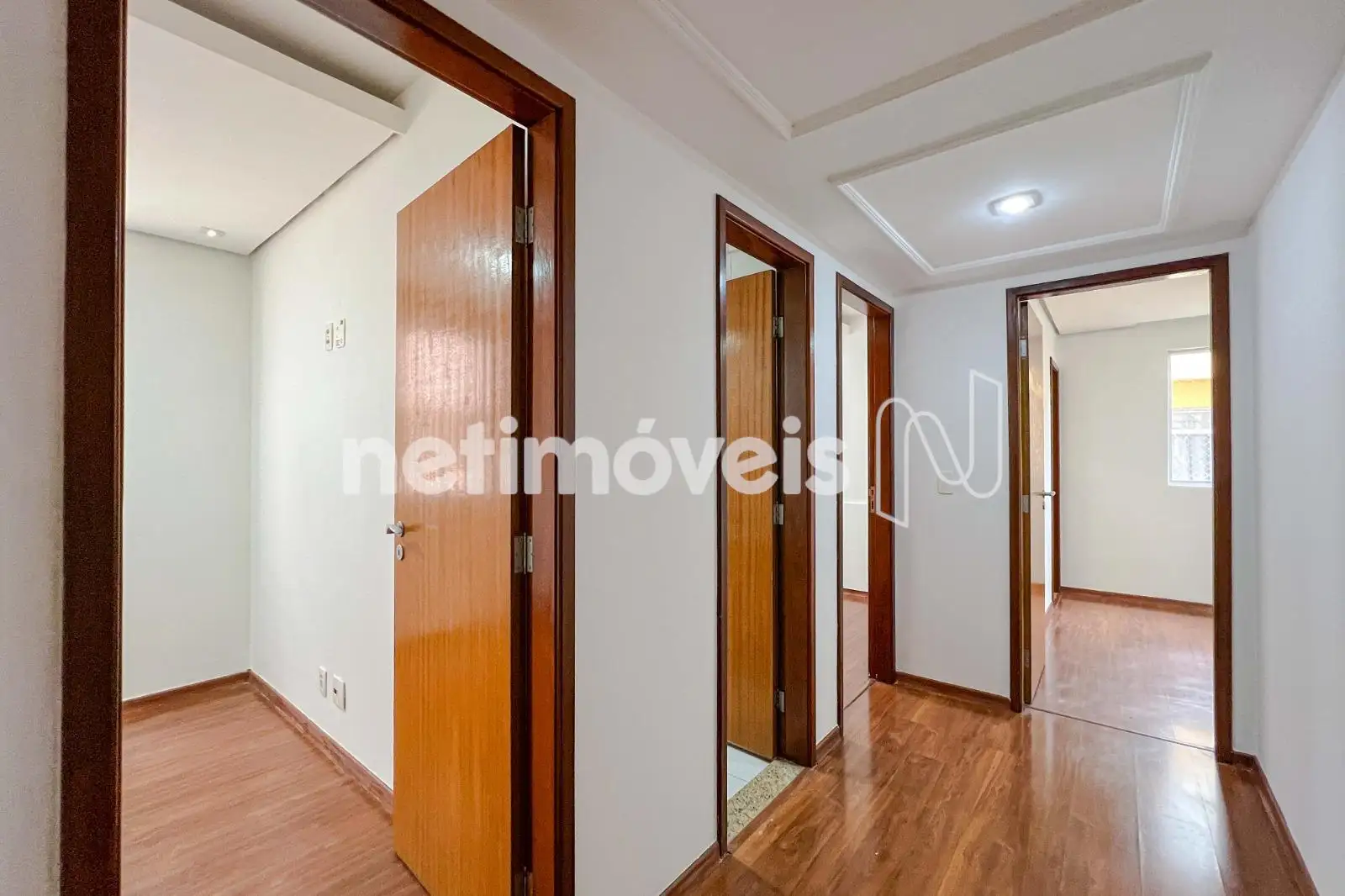 Corredor quartos e  banho social 