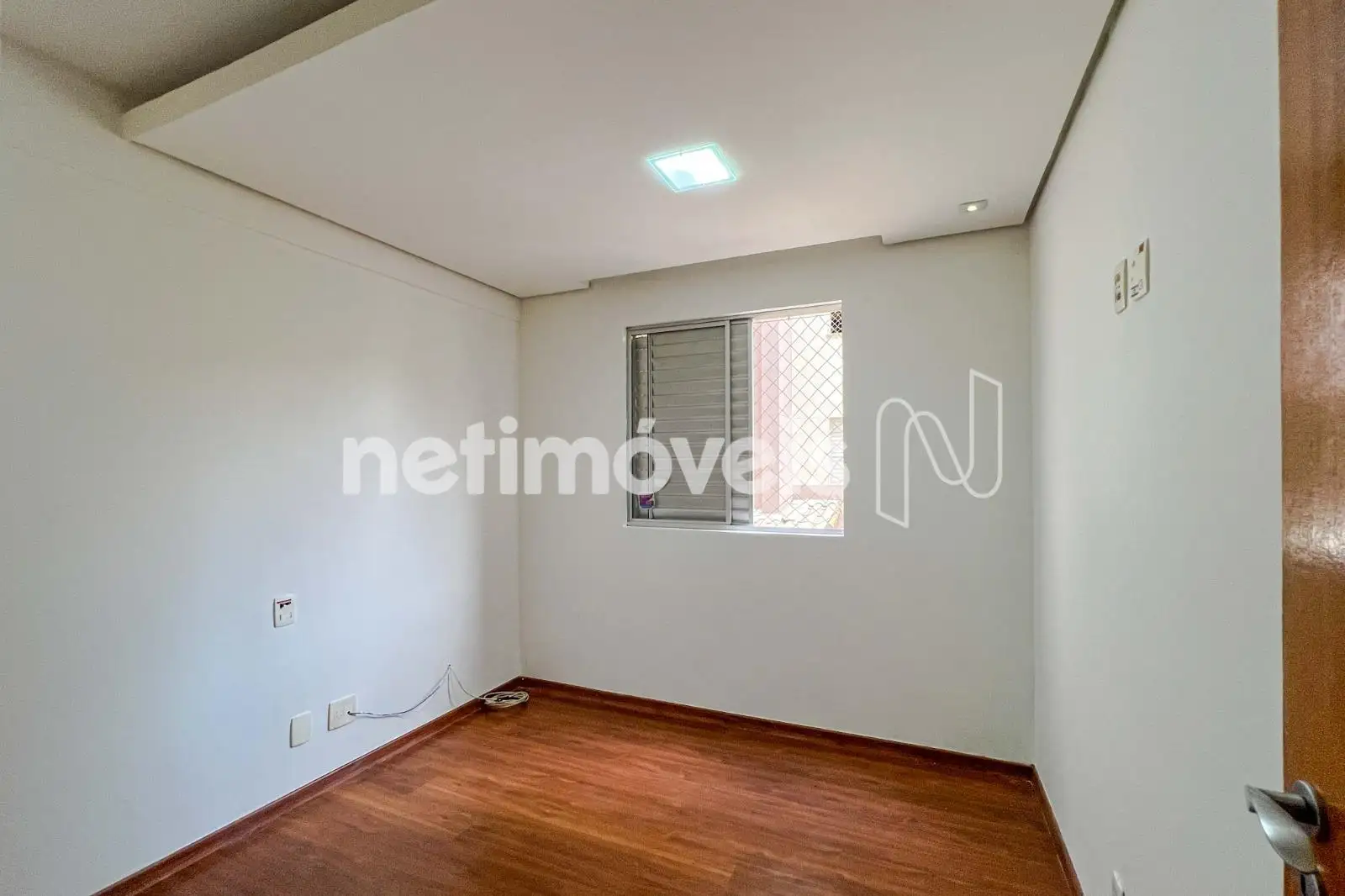 Quarto 03 -  com  armário 