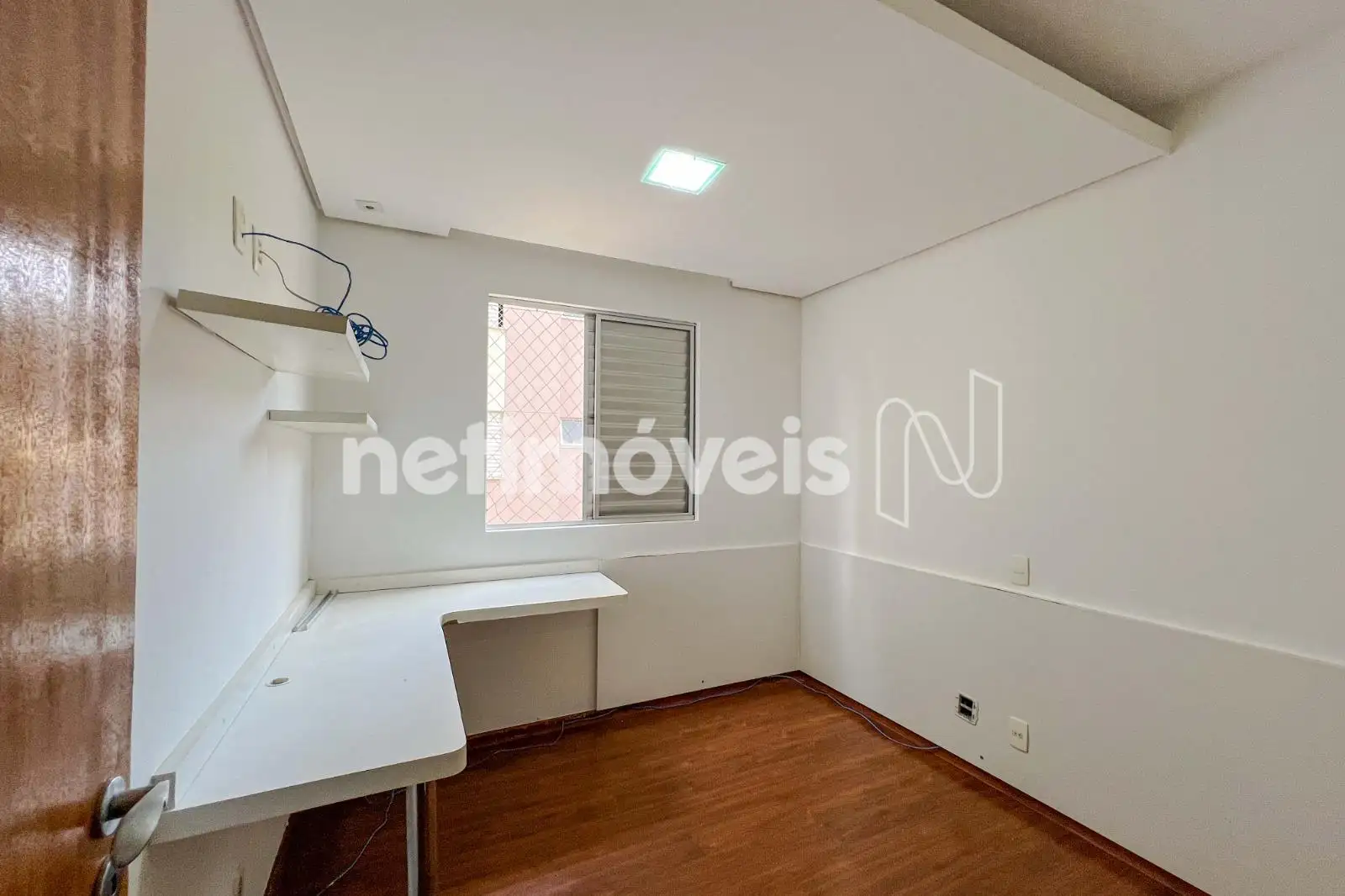 Quarto 02 -  com escritório  e  armário 