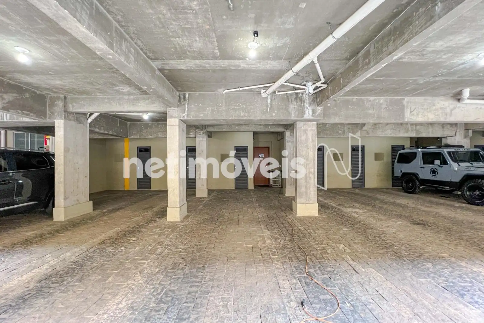 2 Vagas me linha e box de despejo 