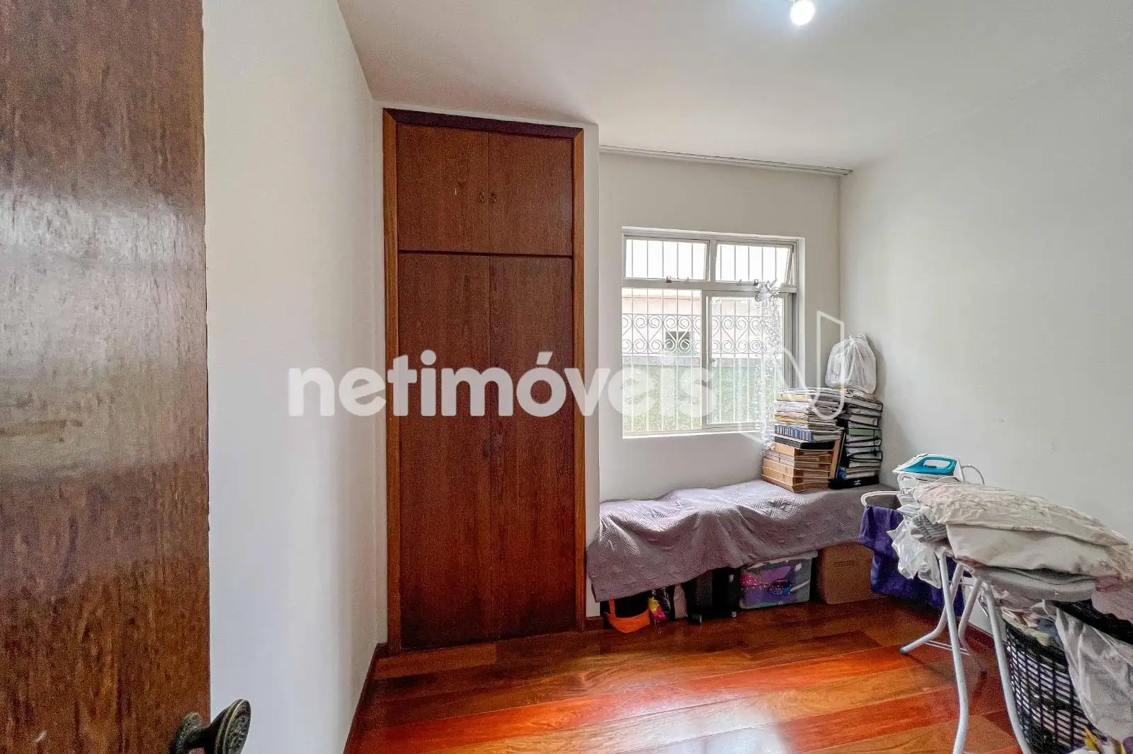 Quarto 03 - com armário 