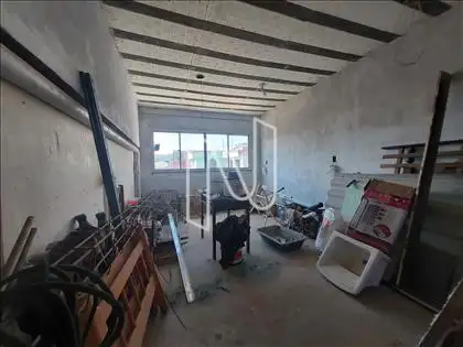 Salão para novo escritório em obras 