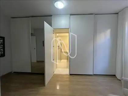 acesso ao banho da suíte do casal