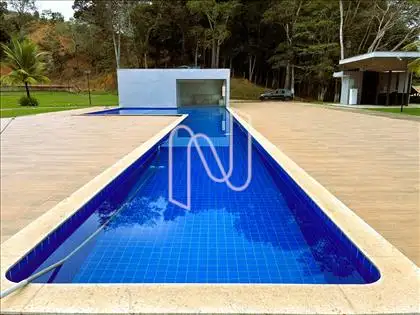  Piscina com raia 
