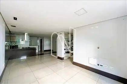 Refeitório ampla com cozinha e 2 banhos  