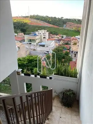  Escada que vai para o andar de festa