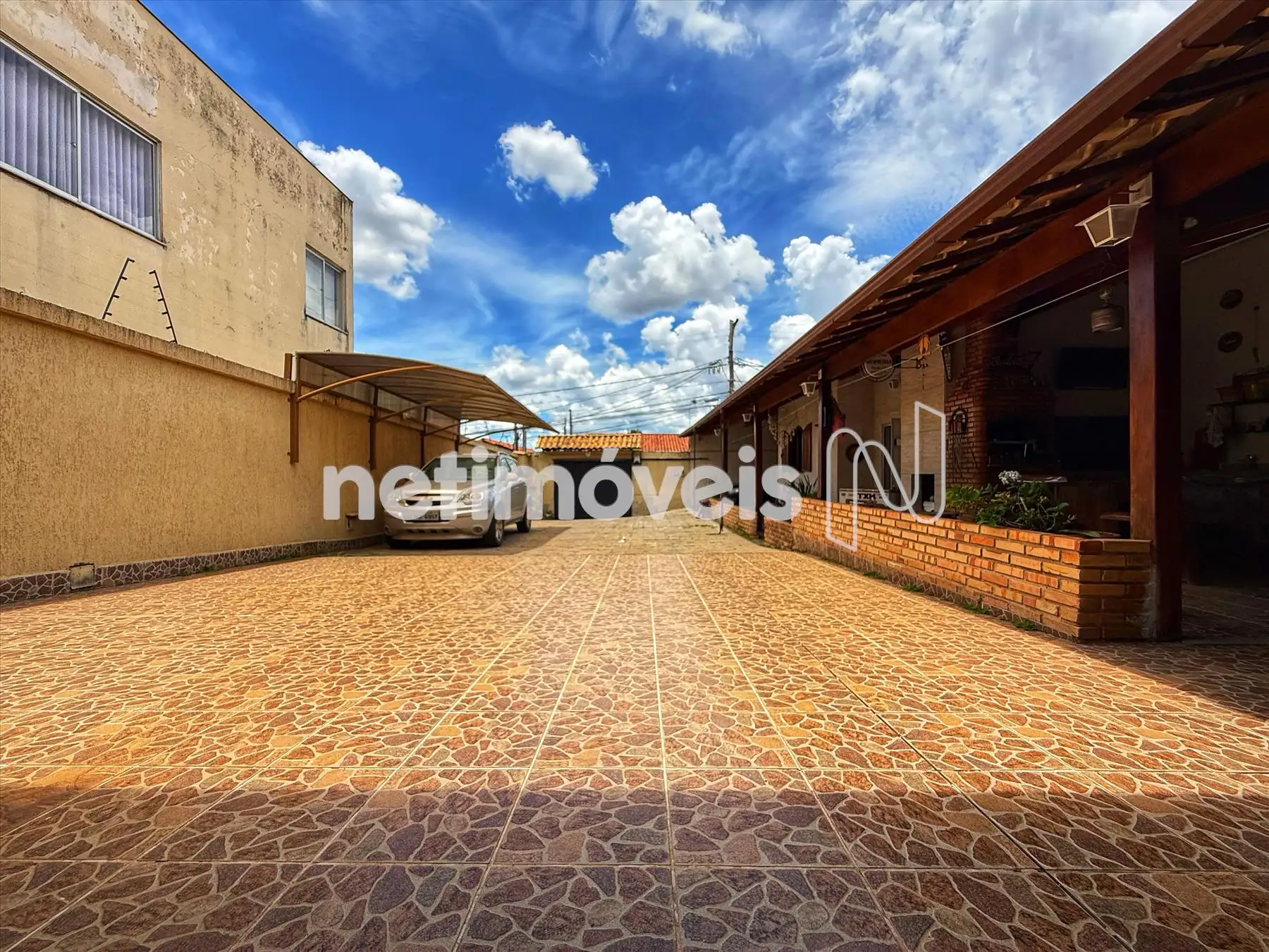 Casa para comprar com 464 m², 4 quartos, 4 banheiros, 10 vagas em Rua Estados Unidos, Copacabana, Belo Horizonte