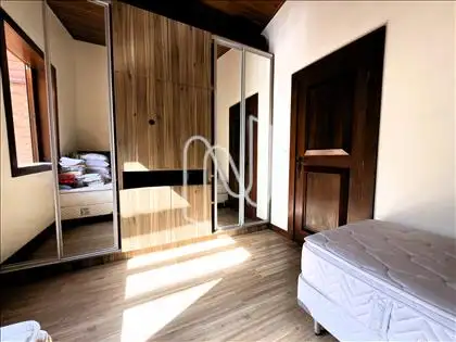 Quarto Visitantes 04-armário, 2 camas -2ºpav.