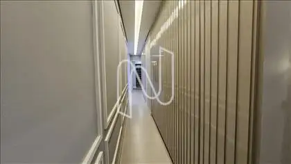 Corredor com roupeiro  