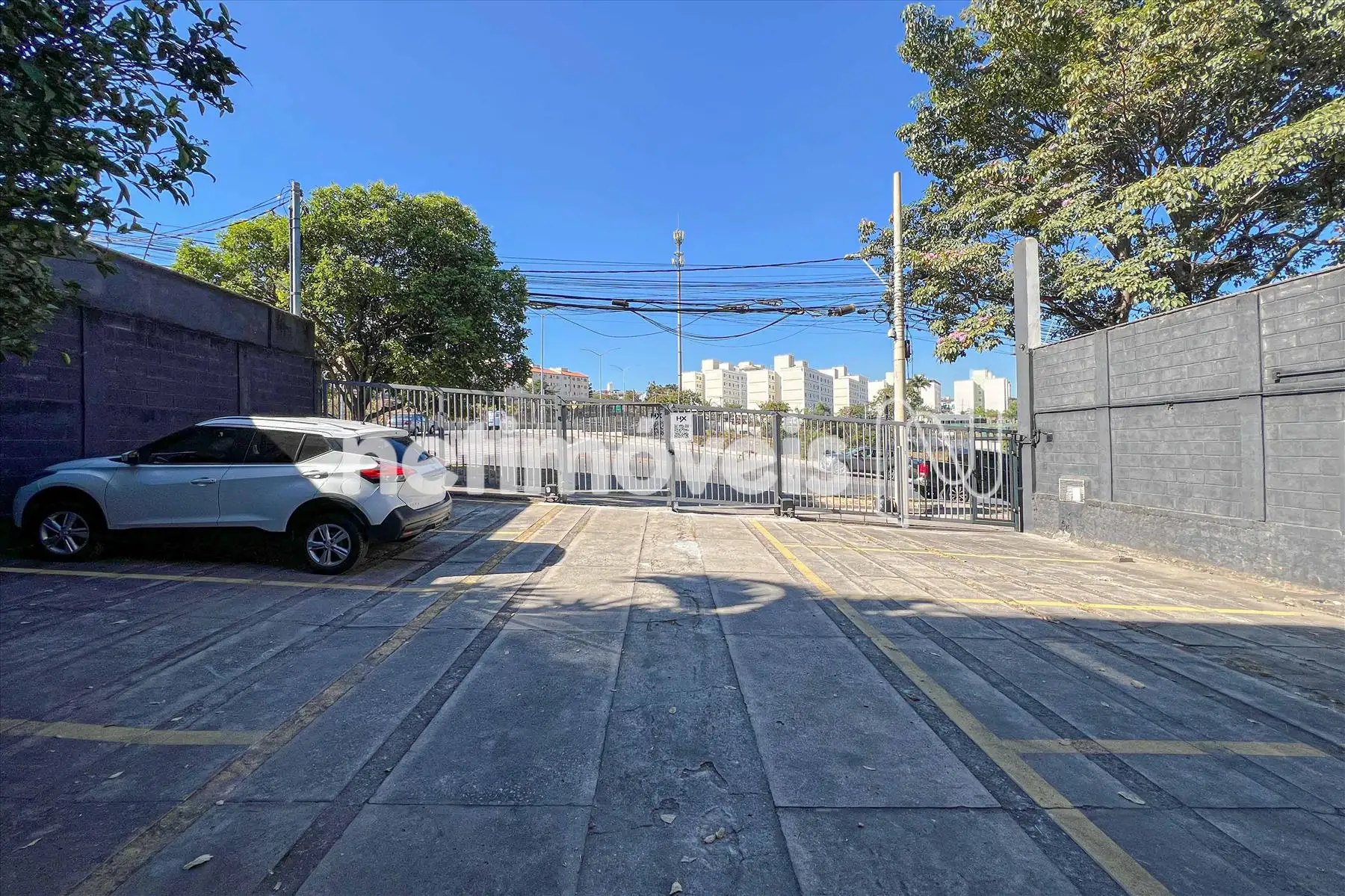 Galpão logístico para comprar com 600 m², 2 banheiros, 8 vagas em Avenida Presidente Juscelino Kubitschek, Califórnia, Belo Horizonte