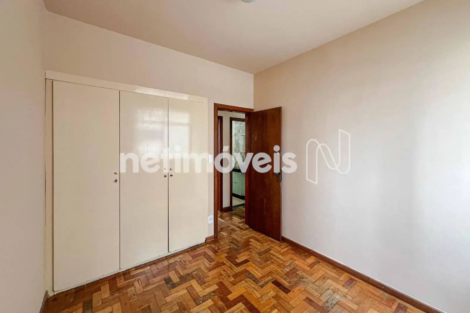 Quarto 02: Armário embutido  