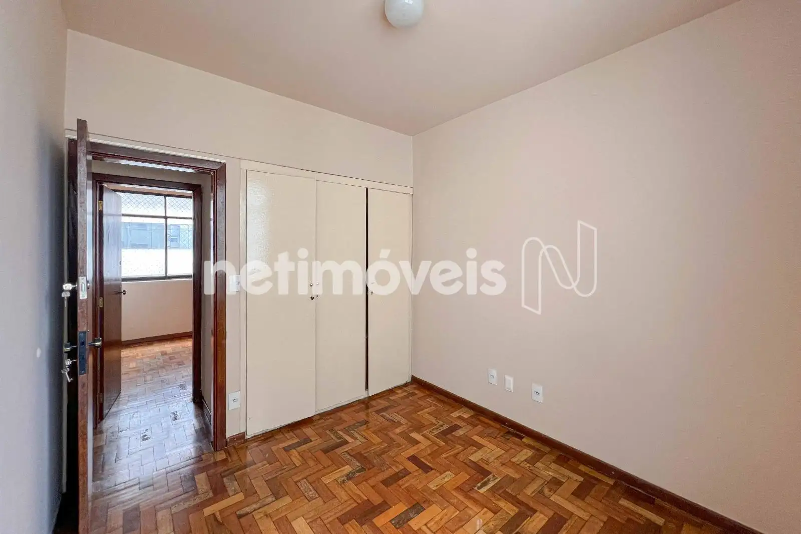 Quarto 01: Armário embutido 