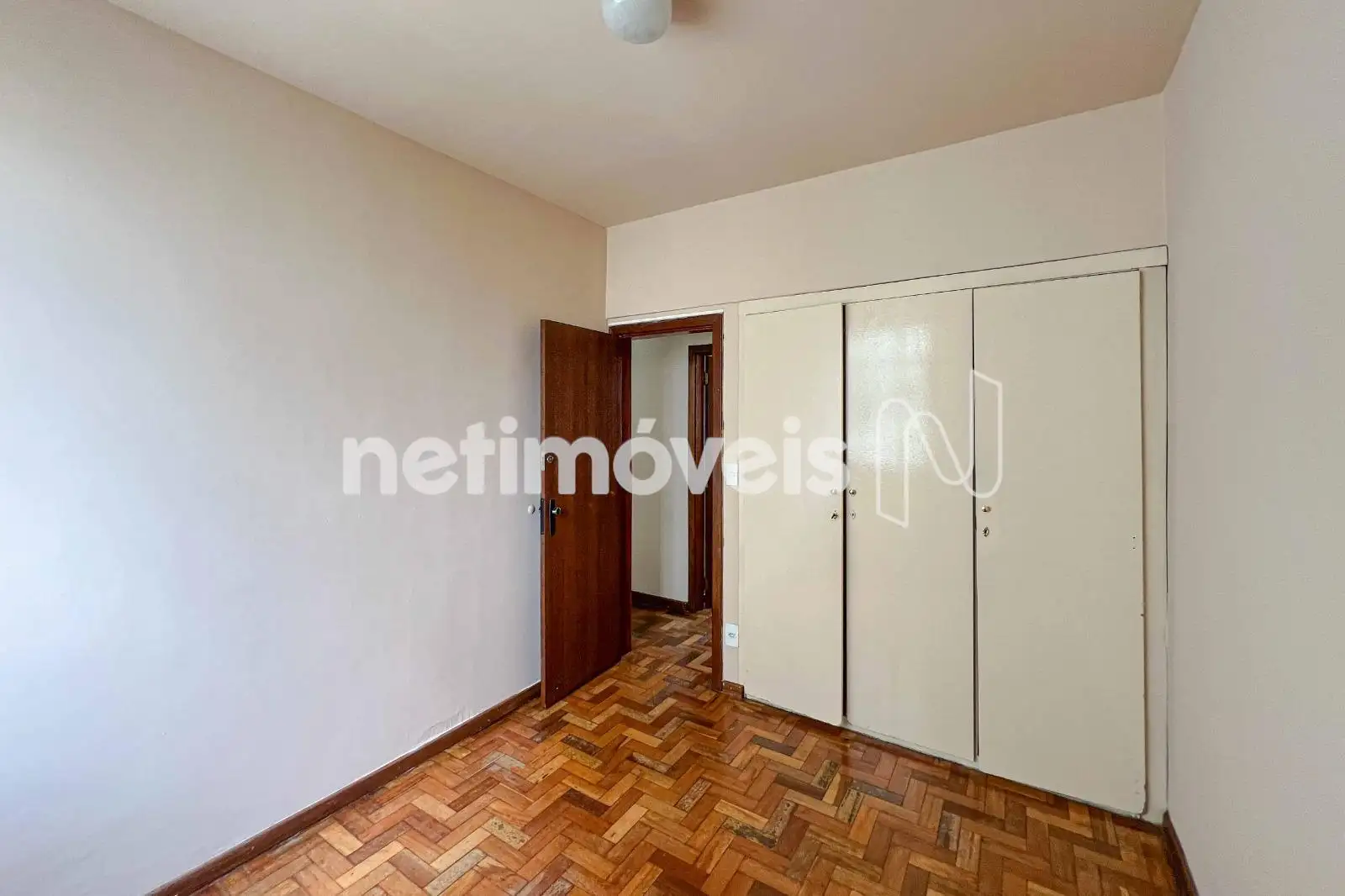 Quarto 01: Armário embutido 