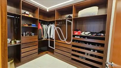 1º Pvto: Suíte Master - Closet 