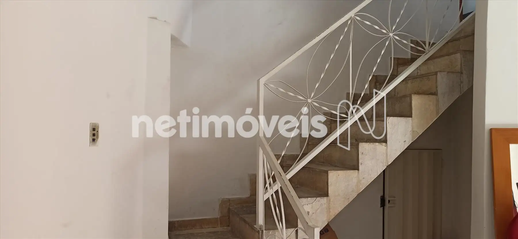 ESCADA PARA SEGUNDO PAVIMENTO