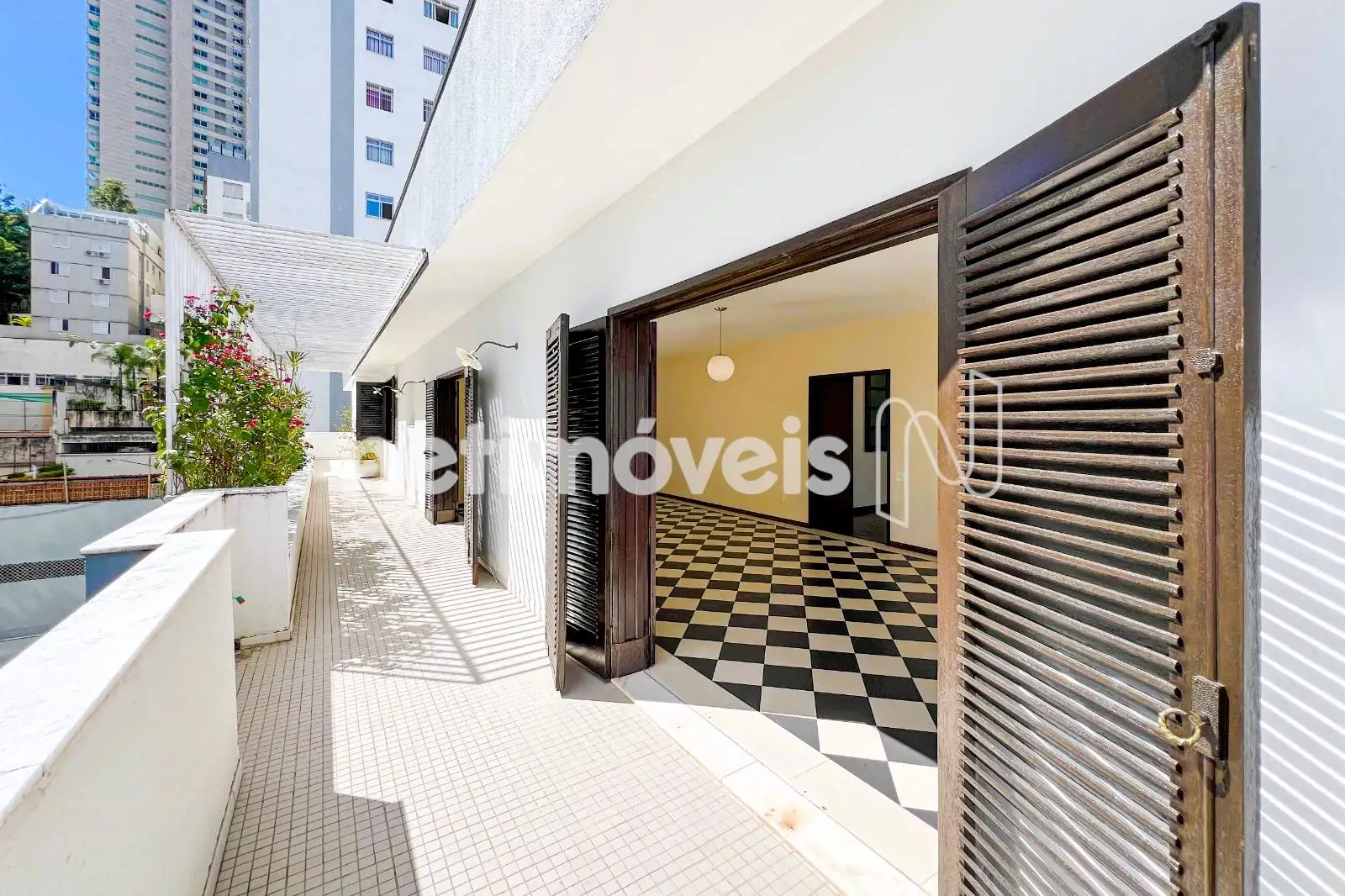 Terraço lateral - com 2 portas acesso Salão 