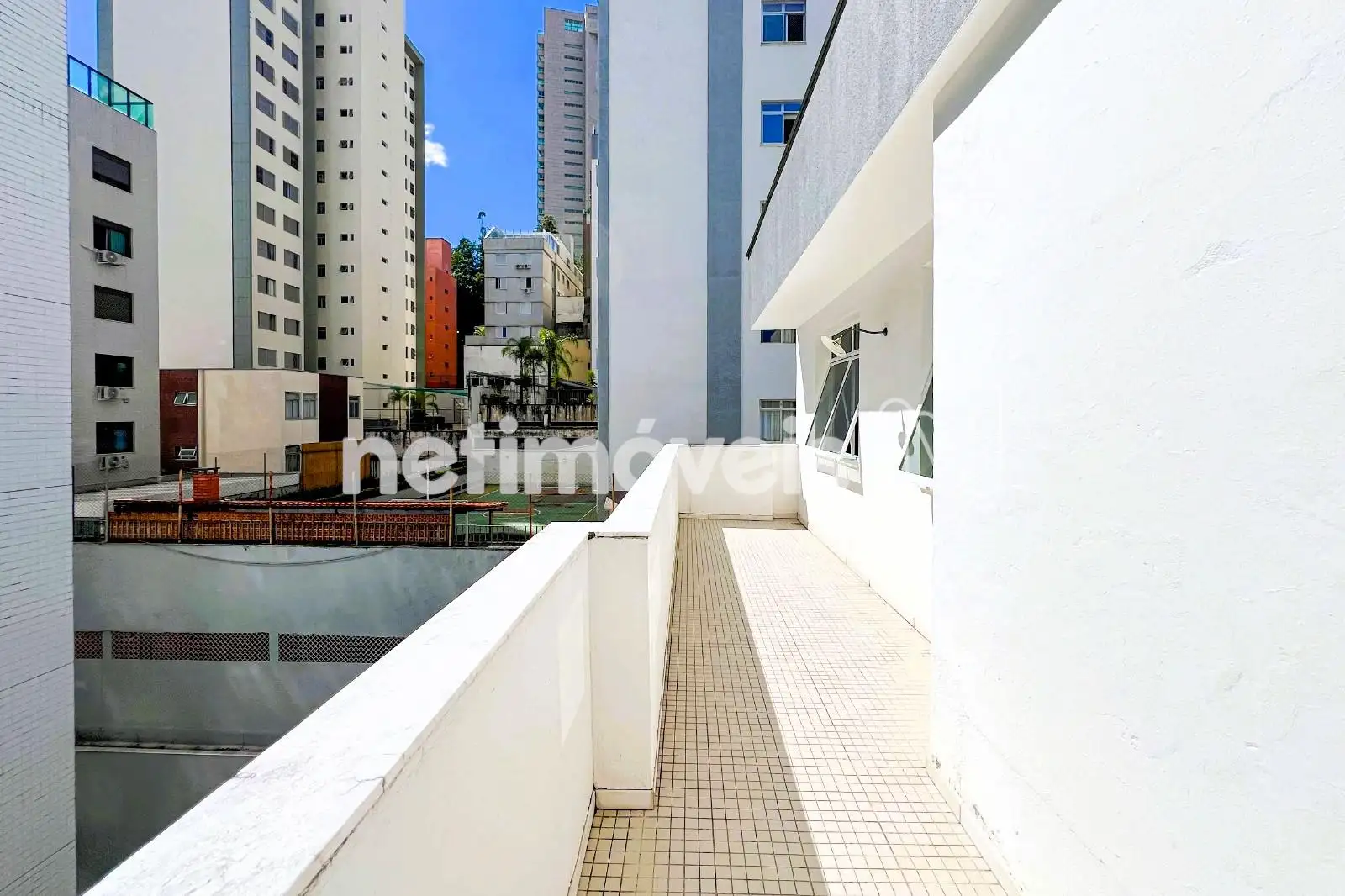 Janelas quartos são reservadas no terraço 
