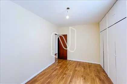  Quarto 02- com armário branco  
