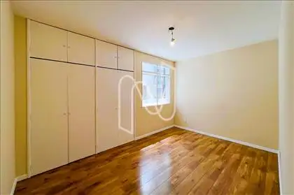  Quarto 02- com armário branco  