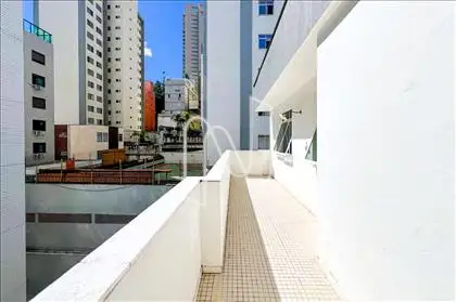 Janelas quartos são reservadas no terraço 